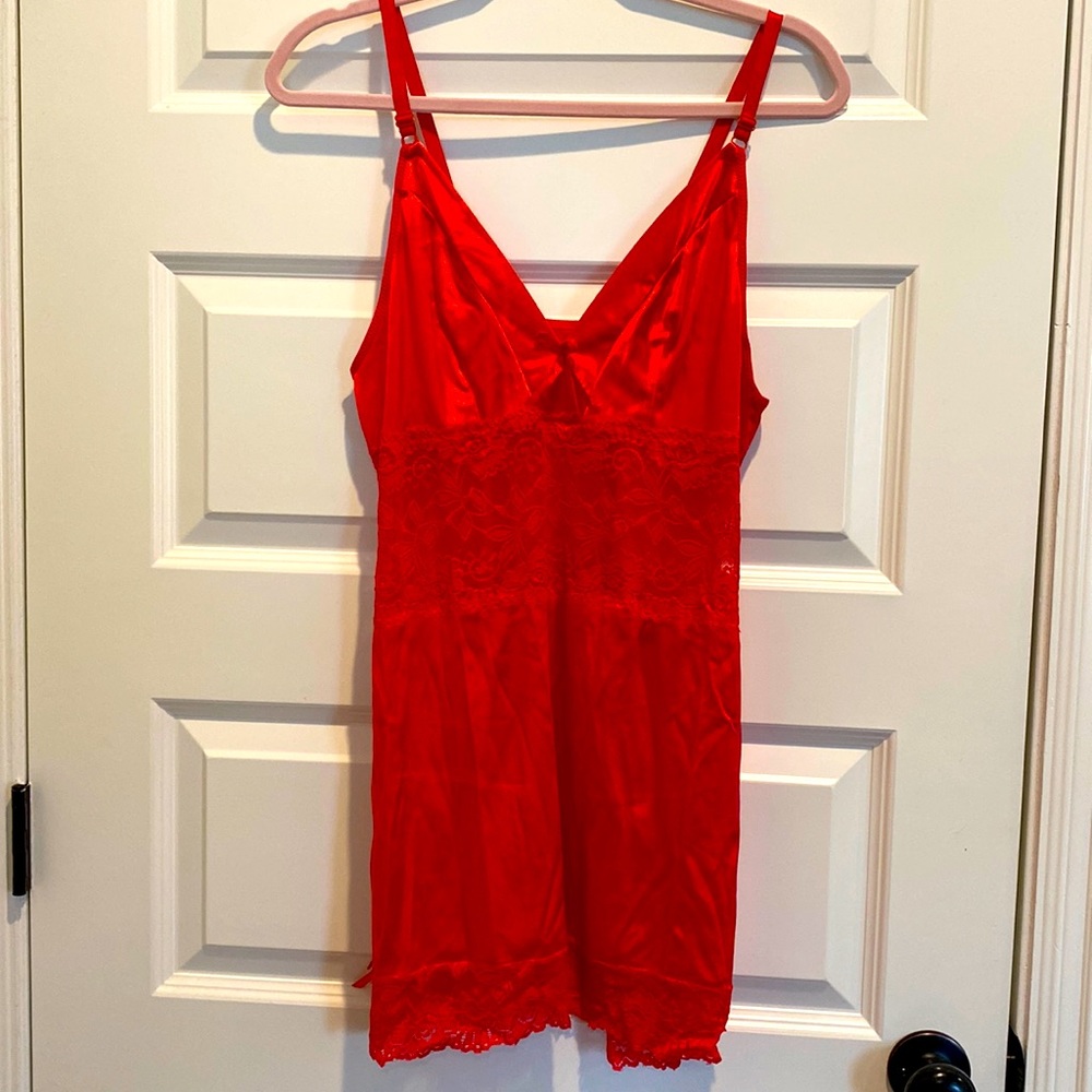 Red slip chemise never worn